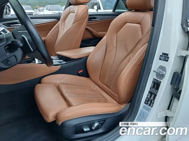 BMW 5-Series 2018 thumb 10