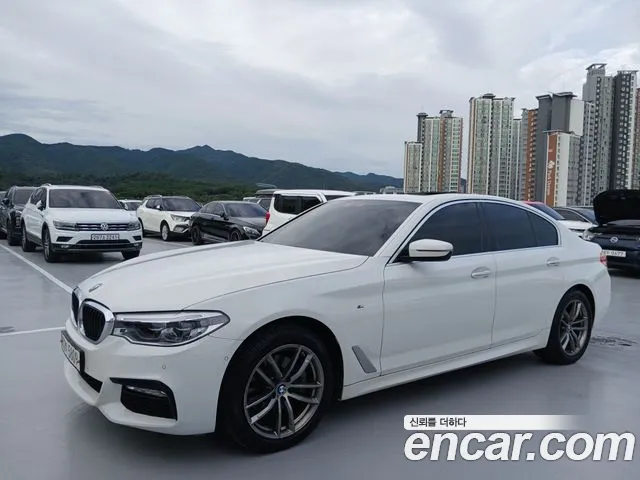 BMW 5-Series 2018 thumb 11