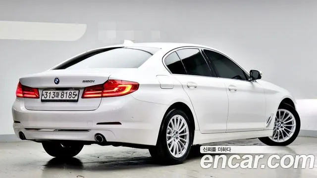 BMW 5-Series 2019 thumb 3