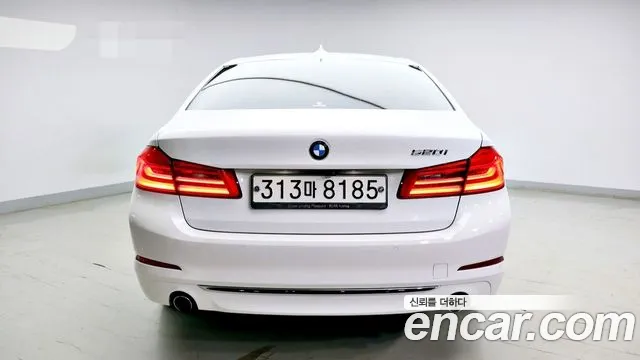 BMW 5-Series 2019 thumb 4