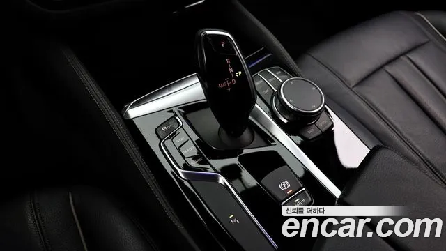 BMW 5-Series 2019 thumb 9
