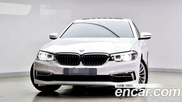 BMW 5-Series 2019 thumb 11