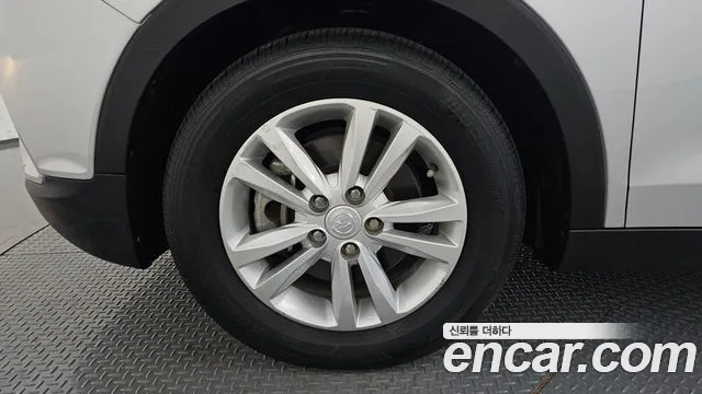KG_Mobility_Ssangyong TIBOLI 2015 thumb 5