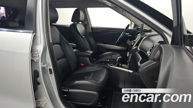 KG_Mobility_Ssangyong TIBOLI 2015 thumb 10