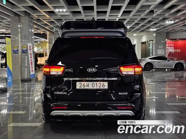 Kia Carnival 2017 thumb 3