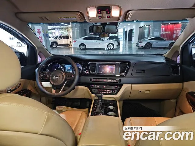 Kia Carnival 2017 thumb 5