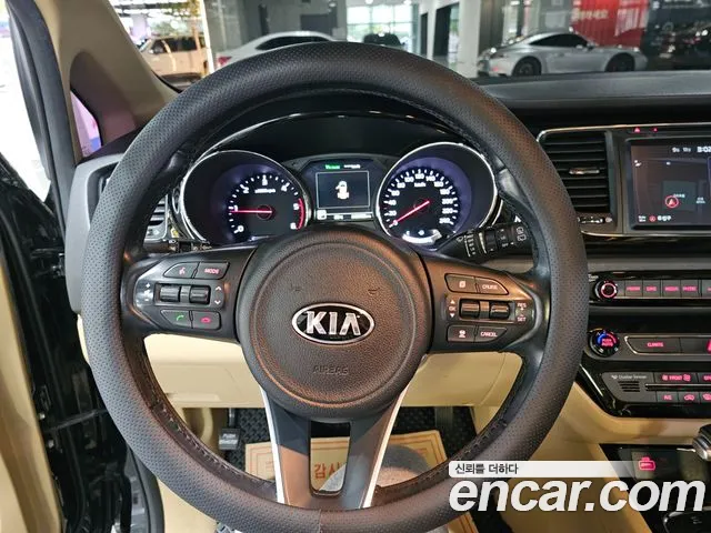 Kia Carnival 2017 thumb 9