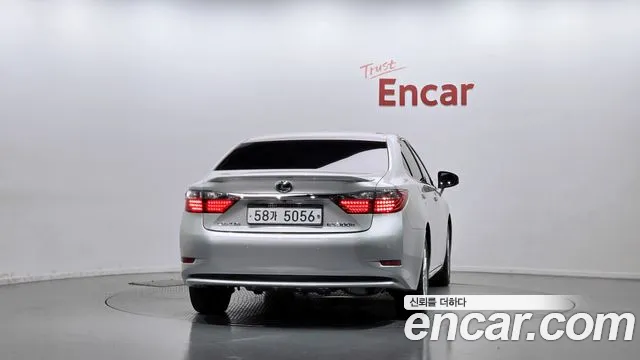 Lexus ES 2014 thumb 4