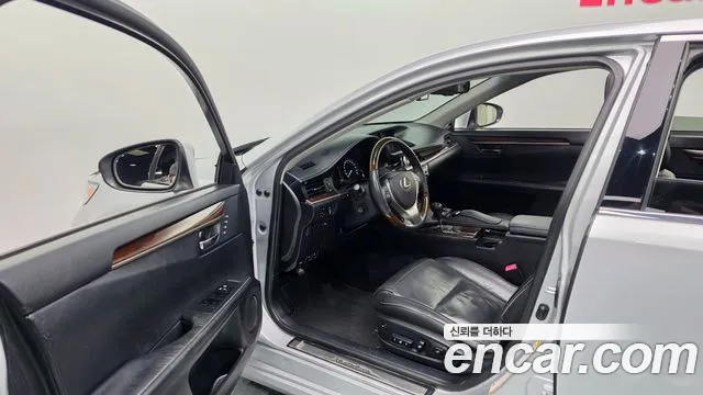 Lexus ES 2014 thumb 10