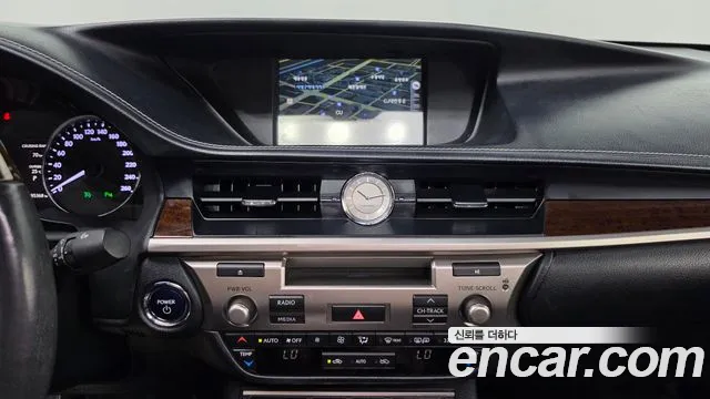 Lexus ES 2014 thumb 12