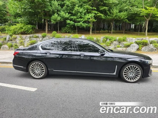 BMW 7-Series 2021 thumb 5