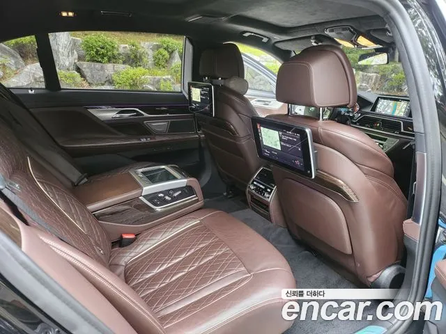 BMW 7-Series 2021 thumb 7