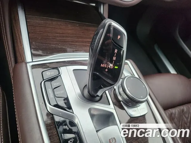 BMW 7-Series 2021 thumb 9