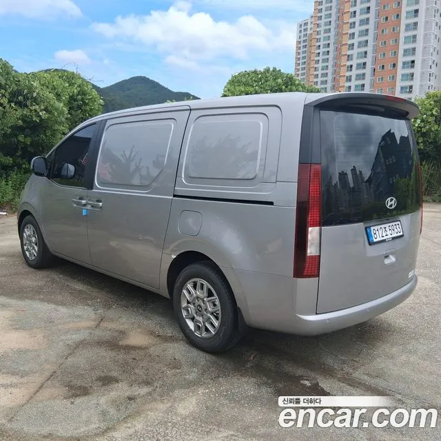 Hyundai Staria 2026 thumb 2