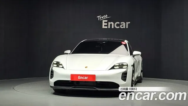 Porsche Taycan 2023 thumb 3