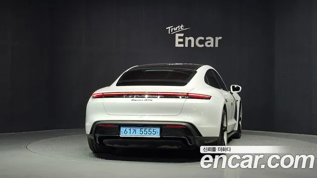 Porsche Taycan 2023 thumb 4