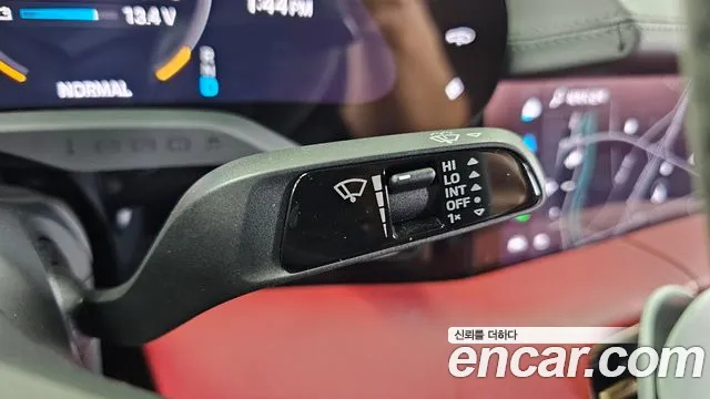 Porsche Taycan 2023 thumb 9