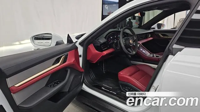 Porsche Taycan 2023 thumb 10