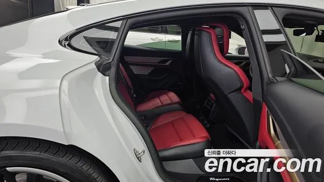 Porsche Taycan 2023 thumb 12
