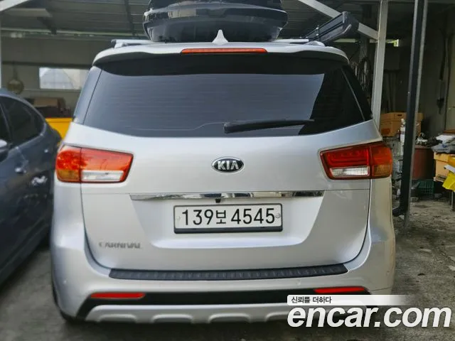 Kia Carnival 2015 thumb 2