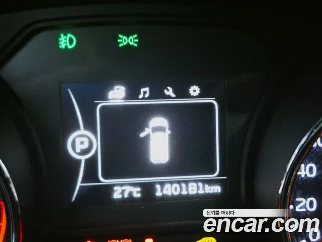 Kia Carnival 2015 thumb 5