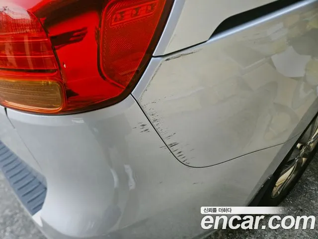 Kia Carnival 2015 thumb 6