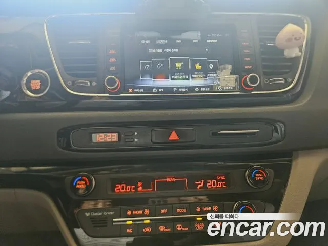 Kia Carnival 2015 thumb 9