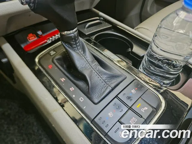 Kia Carnival 2015 thumb 10