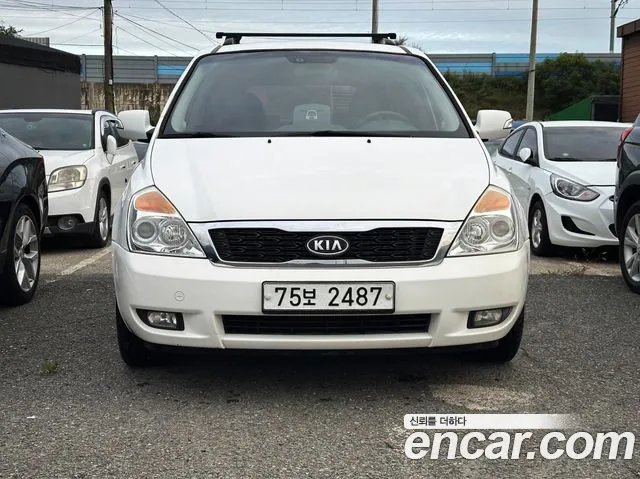 Kia Carnival 2012 thumb 2