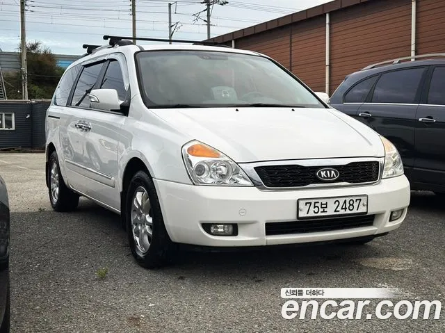 Kia Carnival 2012 thumb 3