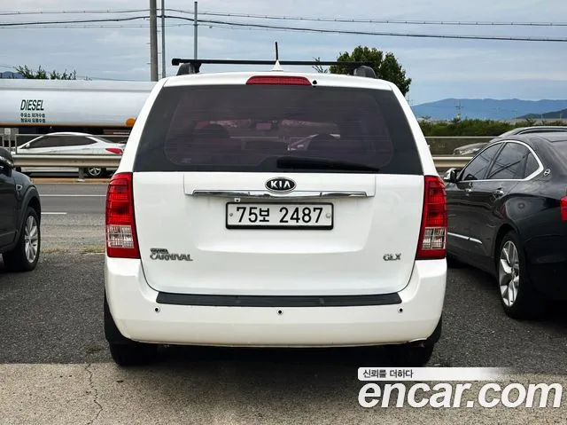 Kia Carnival 2012 thumb 5