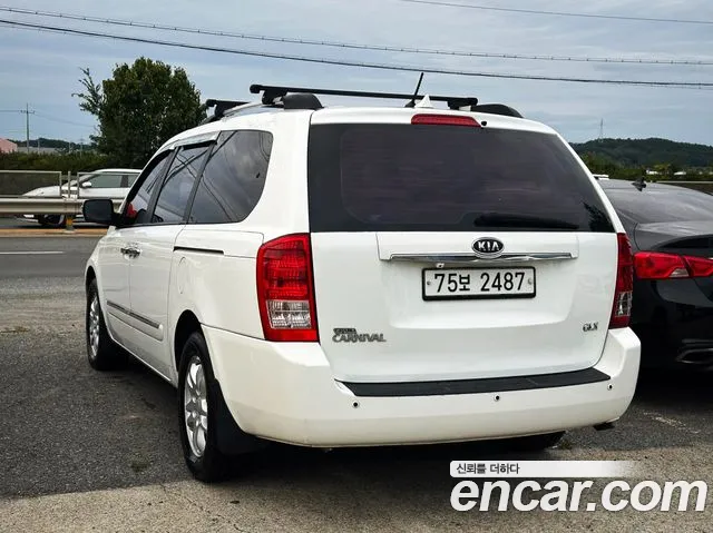 Kia Carnival 2012 thumb 6