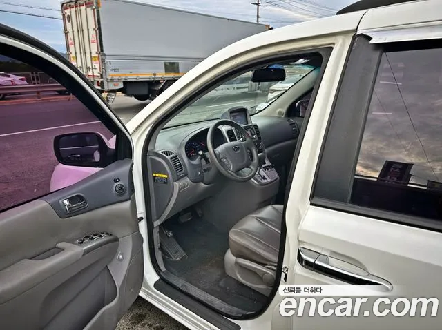 Kia Carnival 2012 thumb 7