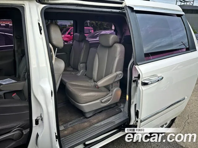 Kia Carnival 2012 thumb 8