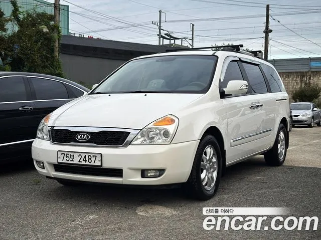 Kia Carnival 2012 thumb 11