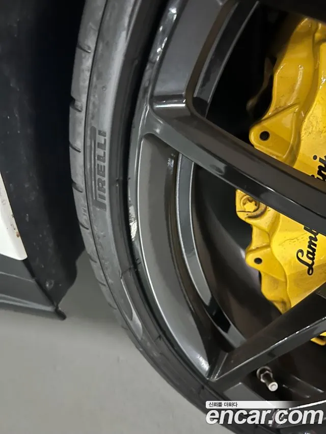 Lamborghini Huracan 2017 thumb 9