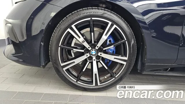 BMW 5-Series 2025 thumb 5