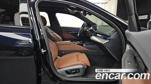 BMW 5-Series 2025 thumb 11