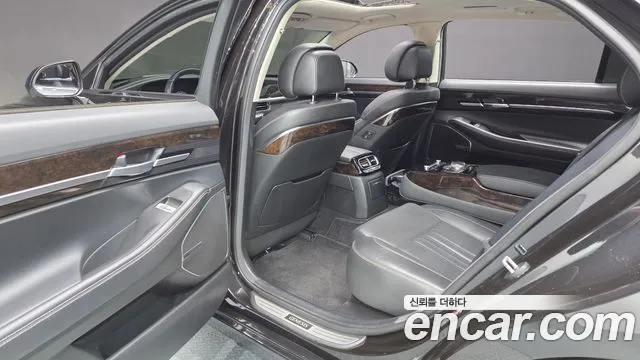 Genesis G90 2019 thumb 12