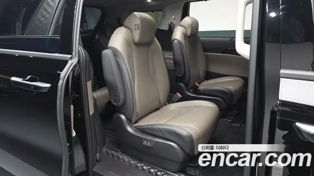 Kia Carnival 2023 thumb 10