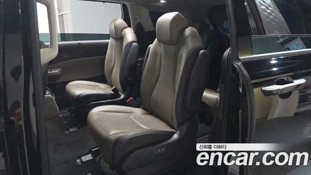 Kia Carnival 2023 thumb 11