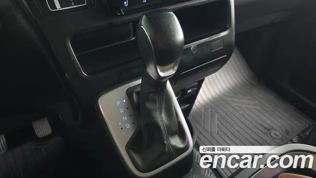 Hyundai Staria 2021 thumb 8