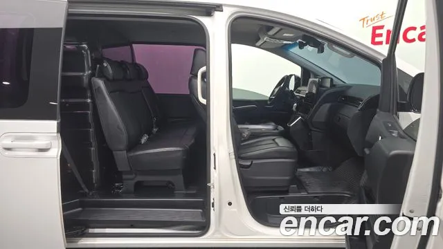 Hyundai Staria 2021 thumb 10