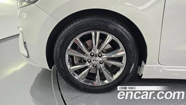 Kia Carnival 2019 thumb 4