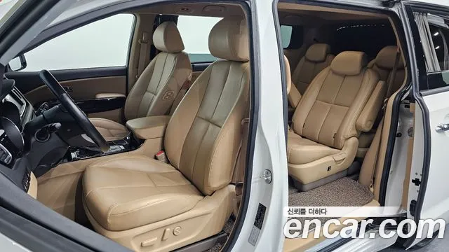 Kia Carnival 2019 thumb 9