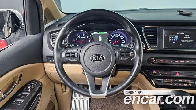 Kia Carnival 2019 thumb 11