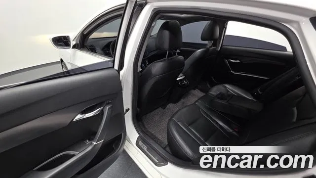 Hyundai i40 2012 thumb 11