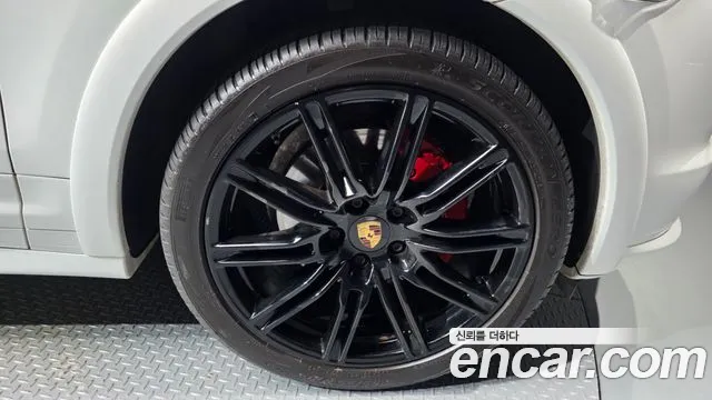 Porsche Cayenne 2013 thumb 5