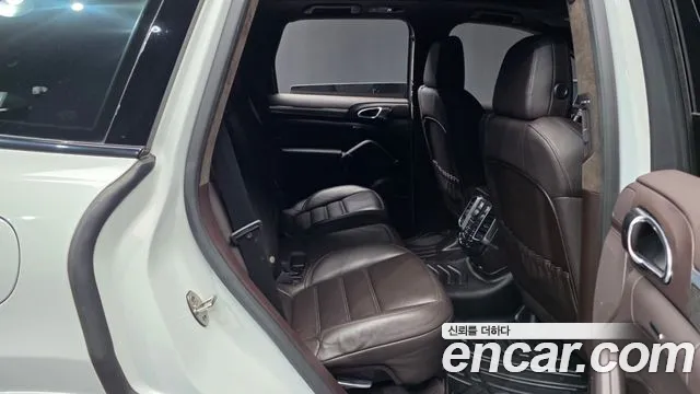 Porsche Cayenne 2013 thumb 12