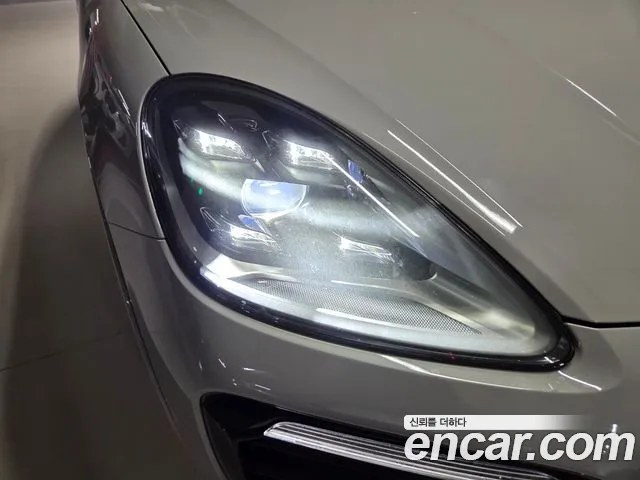 Porsche Cayenne 2022 thumb 3